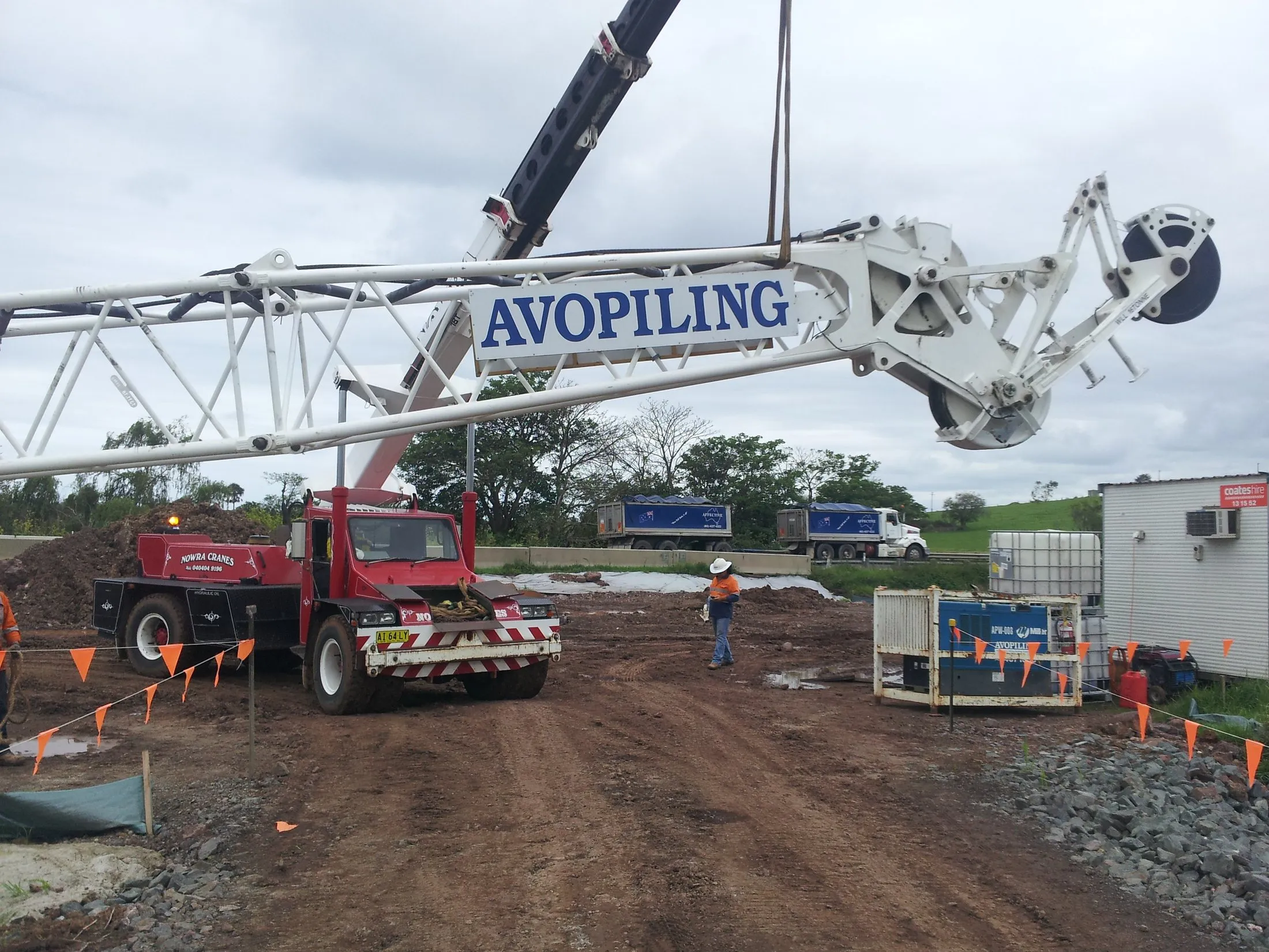 Piling rig mast assembly